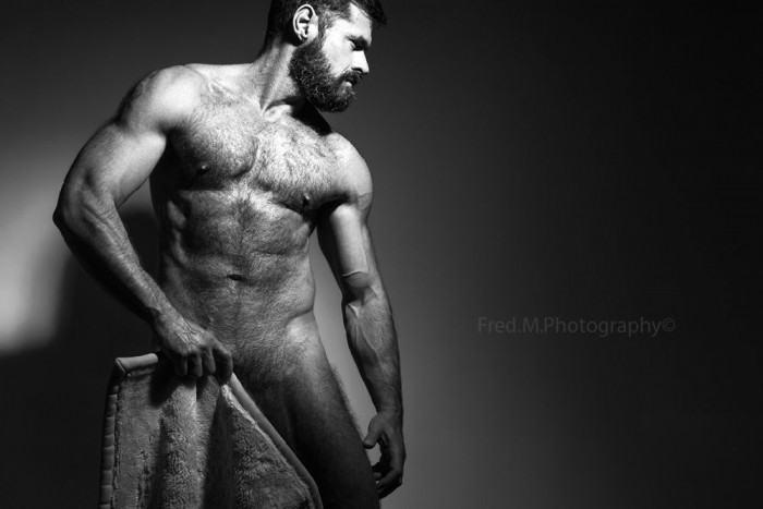 Fred-Hairy-Beard-Fur-And-Sweat-FredM-Burbujas-De-Deseo-04-700x467