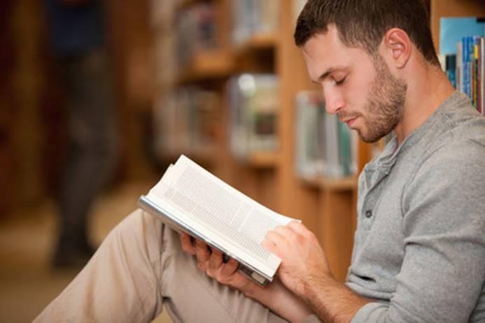 Hot Dudes Reading&quot; Is The Sexiest Thing On Instagram Right Now [PHOTOS]