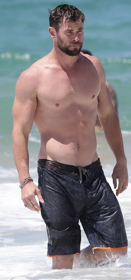 Chris Hemsworth 35