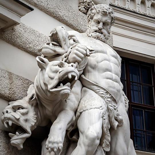 hercules-hofburg-palace-vienna-1454885848gk4n8-700x700